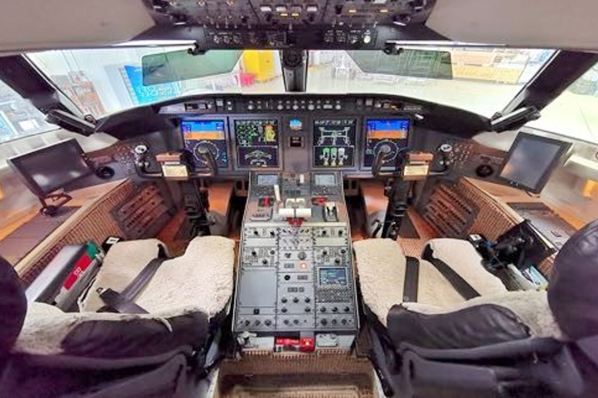 Bombardier Challenger 605 full